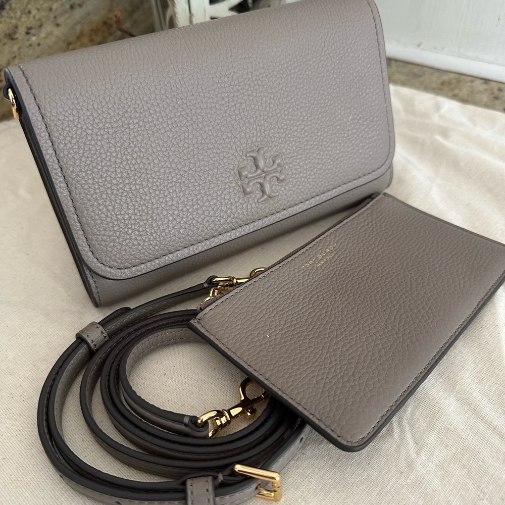 New Tory Burch Thea Flat Wallet Crossbody With Zip Cardholder Wallet